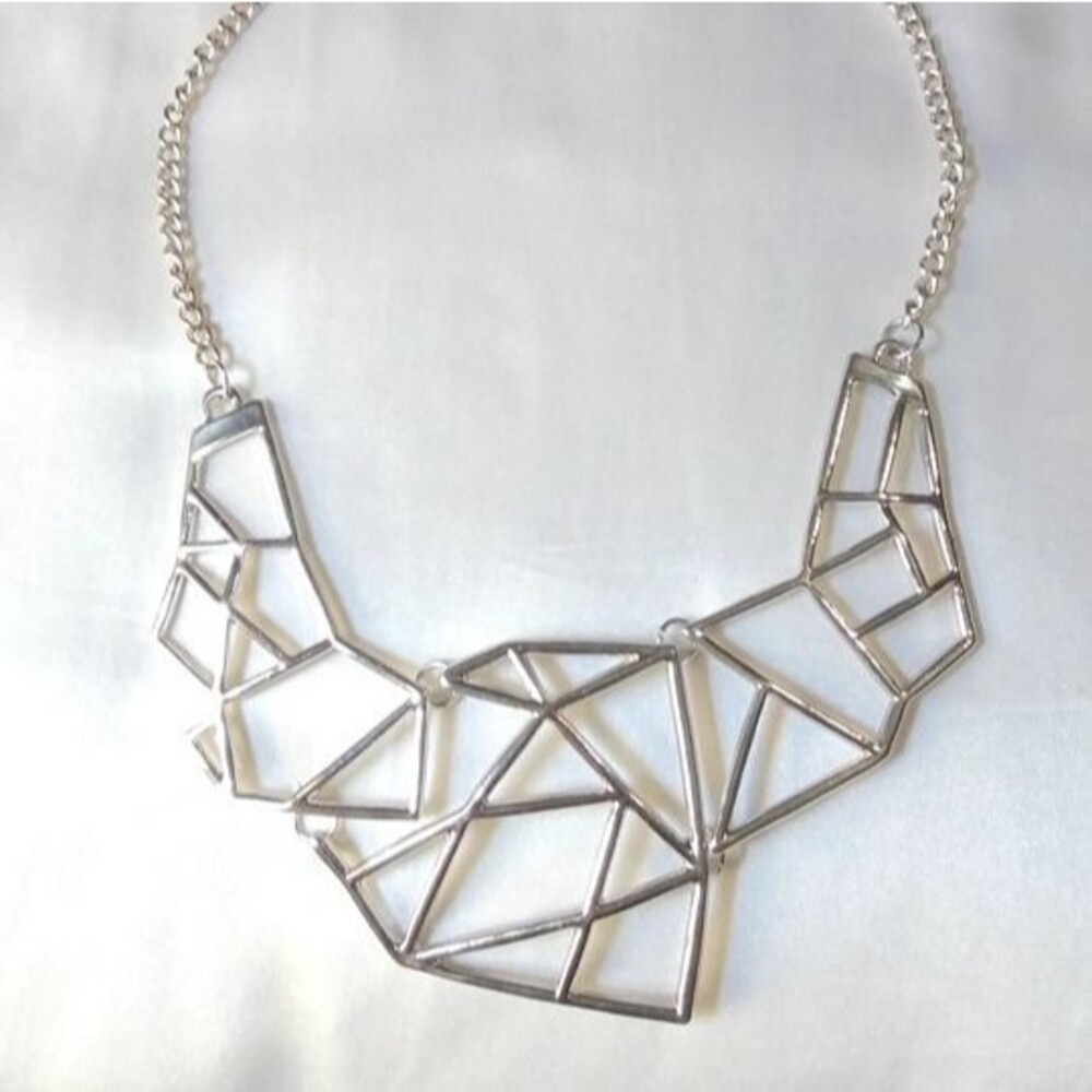 Geometric statement necklace